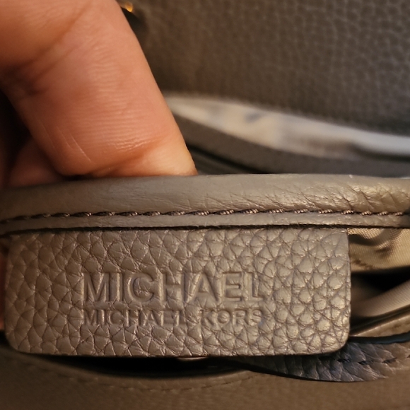 Michael Michael Kors Jet Set Chain Leather Tote. - Picture 2 of 16